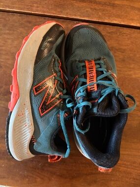 Boys New Balance Shoes-teal & orange size 12